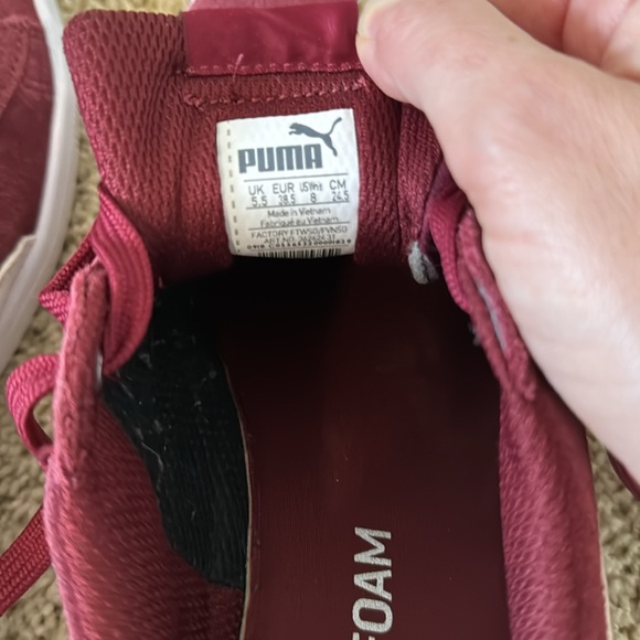 PUMA  burgundy suede sneaker with Soft foam insole Sz 8 - Picture 8 of 9